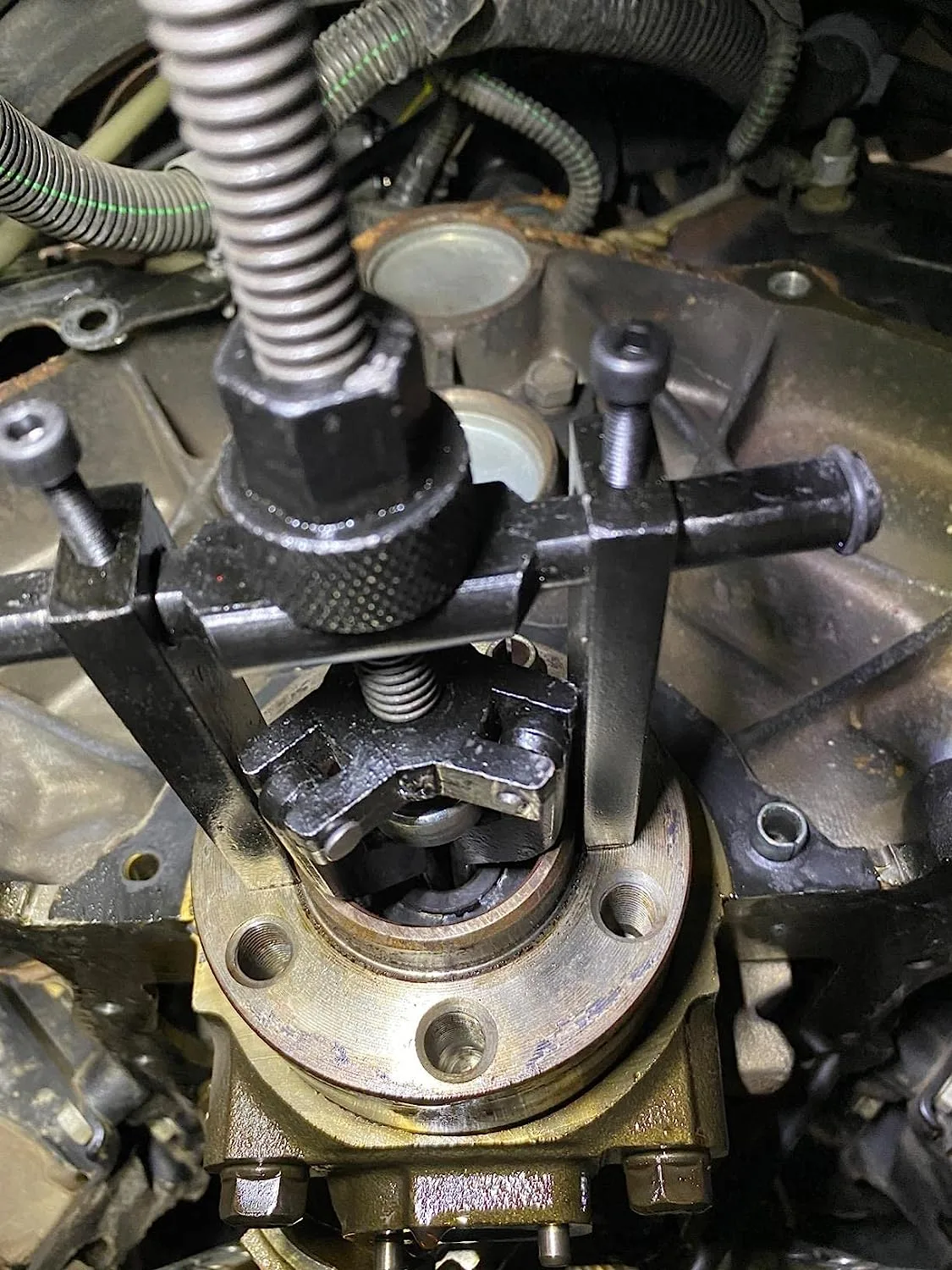 wheel bearing puller jaw placement